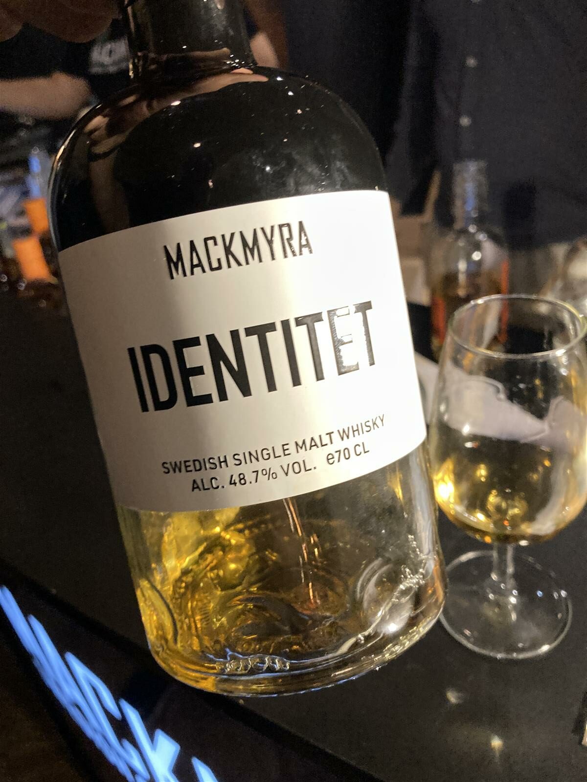 Mackmyra Identitet (2023) 48,7%